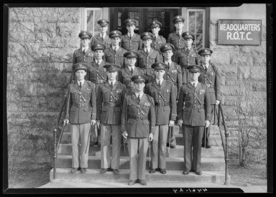 Unidentified military group, (1940 Kentuckian) (University of                             Kentucky); group portrait in front of the R.O.T.C. Headquarters                             building