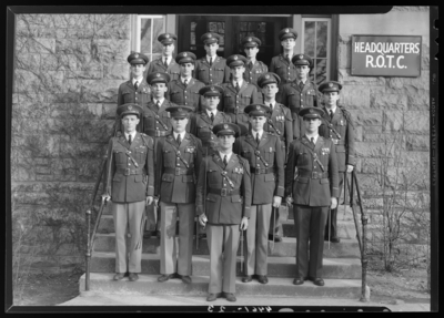 Unidentified military group, (1940 Kentuckian) (University of                             Kentucky); group portrait in front of the R.O.T.C. Headquarters                             building