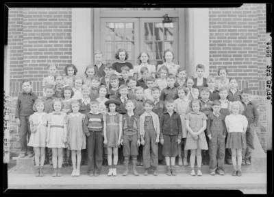 3rd Grade (Third Grade, Grade 3), North Middletown School; class                             group portrait in front of building