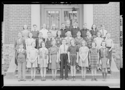 6th Grade (Sixth Grade, Grade 6), North Middletown School; class                             group portrait in front of building