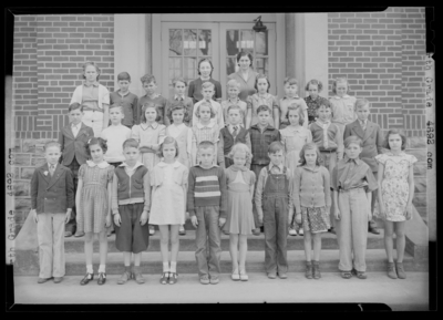 North Middletown High (School); exterior, Fourth (4th) Grade,                             group portrait