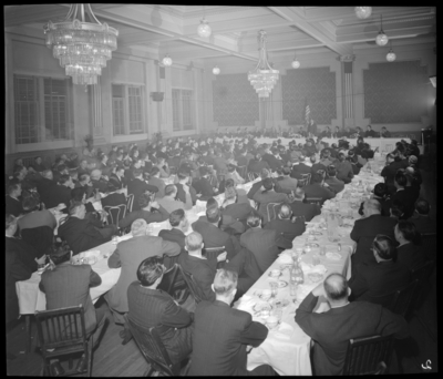 Central Kentucky Chain Store Manager Association; Ball Room,                             Phoenix Hotel; Banquet, members seated at banquet tables