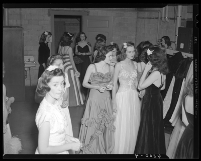 Beauty Contestants & Queen, (1942 Kentuckian) (University                             of Kentucky); Memorial Hall, interior; contestants getting ready in                             dressing room