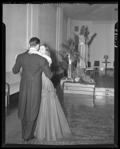 Beauty Contestants & Queen, (1942 Kentuckian) (University                             of Kentucky); Memorial Hall, interior; Queen and King                             dancing