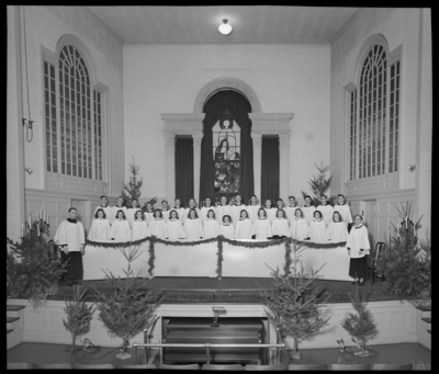 University Choristers, (1942 Kentuckian) (University of                             Kentucky); Memorial Hall, interior; group portrait