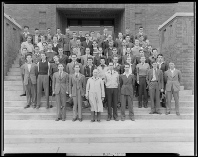 ASME (American Society of Mechanical Engineering), (1942                             Kentuckian) (University of Kentucky); exterior of unidentified building,                             group portrait