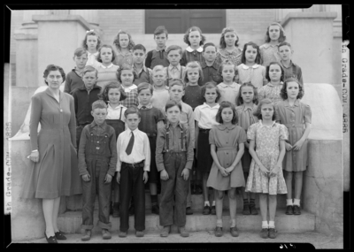 4th Grade (Fourth Grade, Grade 4); Bourbon County School Groups,                             North Middletown High; exterior, group portrait