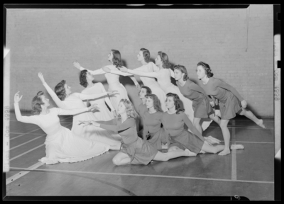 Tau Sigma, (1943 Kentuckian) (University of Kentucky); modern                             dance club; Women's Gym (Gymnasium); interior; group                             portrait