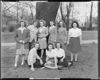 Sayre School for Girls, 194 North Limestone; junior                             class