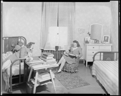 Sayre School for Girls, 194 North Limestone; girls in                             room