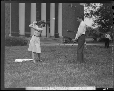 Georgetown College; students swinging golf clubs