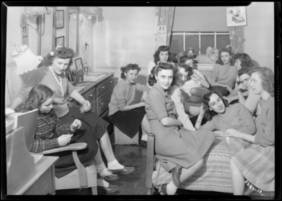 Features, (Kentuckian) (University of Kentucky); interior; group                             of women gathered in a dorm (dormitory) room
