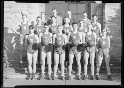 Basketball Team, Garth High School (Georgetown); exterior; group                             portrait