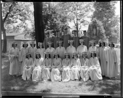 St. Catherine's Academy (Sisters of Charity of Nazareth),                             240 North Limestone; graduating class; exterior; school grounds; group                             portrait