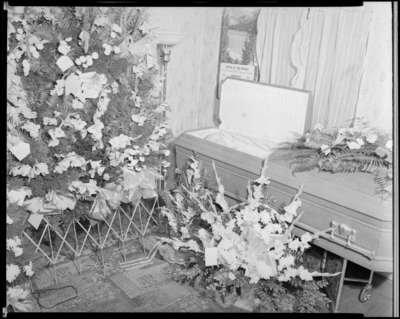 Minnie Hutchins; corpse; open casket surrounded by                             flowers
