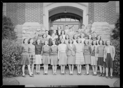 Garth High School; Sophomore Class; exterior; group                             portrait