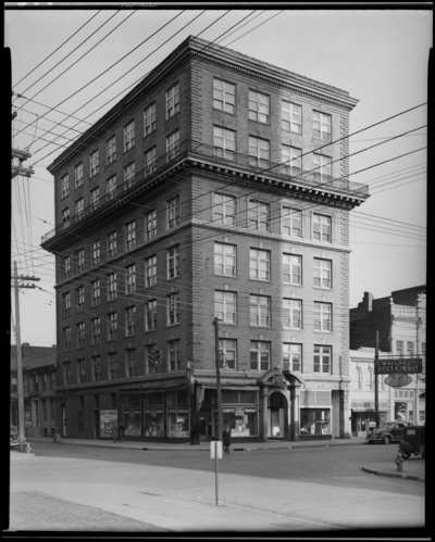McClelland Building, 163 West Short; exterior; Wallace's                             Restaurant (124 North Upper); Curry's Pharmacy (Drug Store) (167                             West Short); photographs requested by Central Exchange Bank