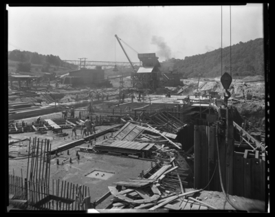 Kentucky Utilities Power Plant (Tyrone, Kentucky); Bates                             & Rogers Construction Company; site under                             construction
