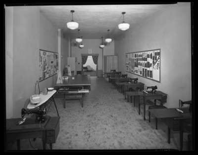 Singer Sewing Machine Company, 257 West Short); interior;                             showroom