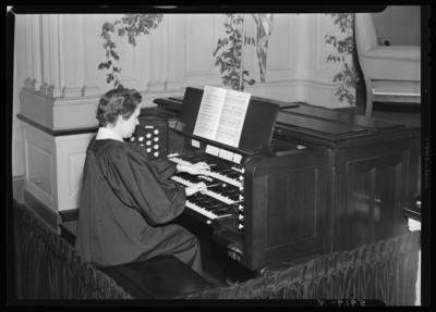 Broadway Christian Church, 187 Broadway; organ &                             organist