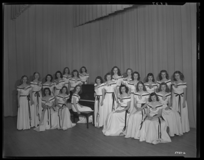 Lafayette High School (Lafayette Parkway at North Picadome Park);                             Charmettes; interior; group of girls with piano