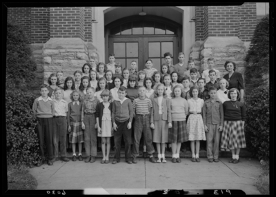 Garth High School (Georgetown, Kentucky); Seventh Grade (7th                             grade, grade 7); exterior; group portrait