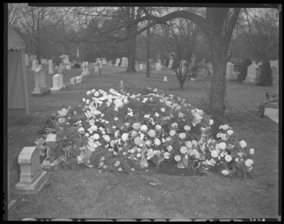 Tom Turner; corpse; Lexington Cemetery; plot covered in                             flowers