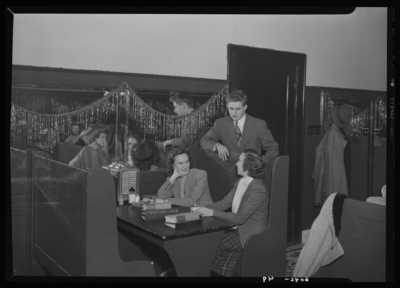 Belle of the Blue; Georgetown College; cafe; interior; group of                             students sitting in a booth