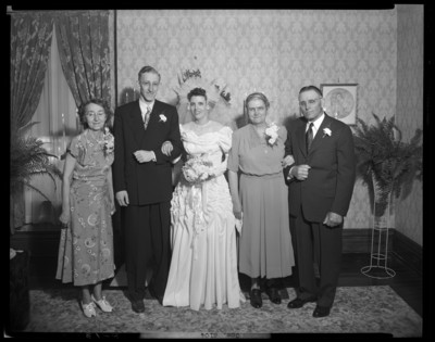 Swindler, Mr. & Mrs.; wedding; wedding party group                             portrait
