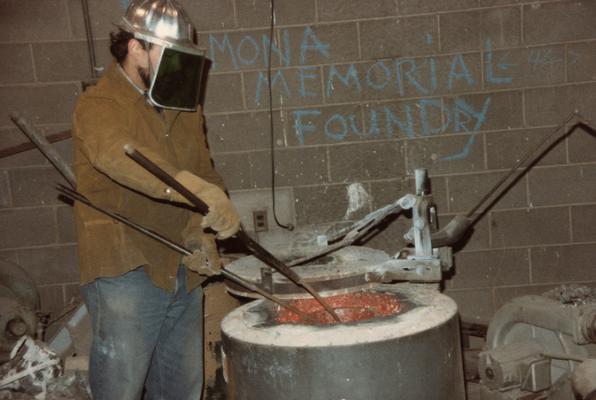 Jack Gron in John Tuska's foundry class. The photograph was taken by Zig Gierlach