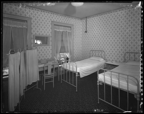 Good Samaritan Hospital, 310-330 South Limestone; handicapped childrens' ward (empty bed)