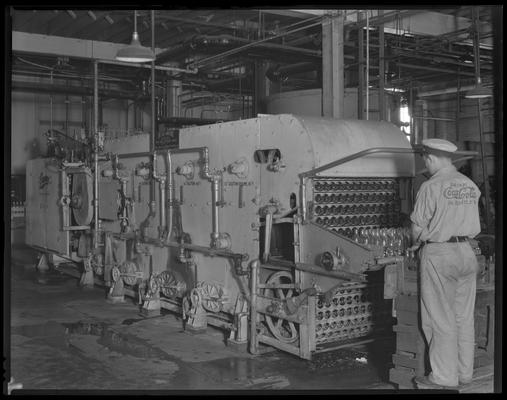 Coca-Cola Bottling Works, 541 West Short; interior (Meyer Dumore machine)