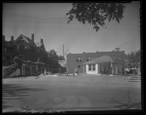 Gulf Refining Company; gas station, High Street and Limestone (service station)