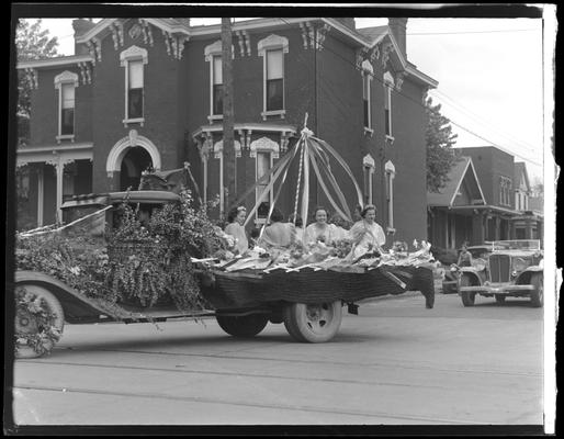 University of Kentucky May Day; float in parade