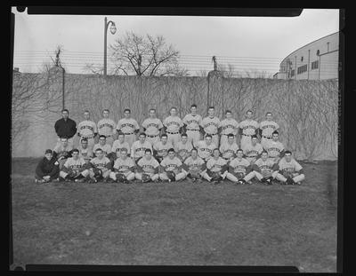 B25 Baseball Team