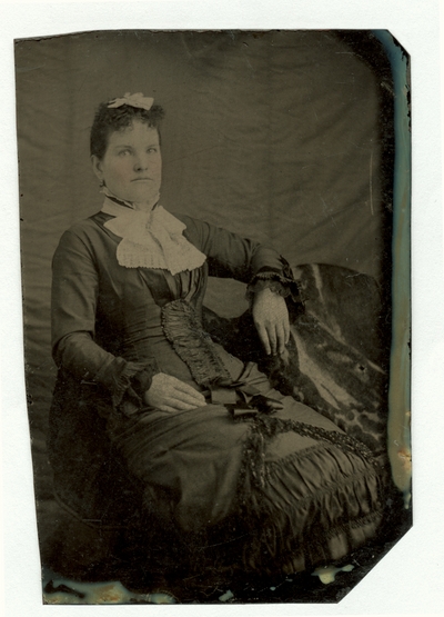 Hand-colored portrait of an unidentified woman