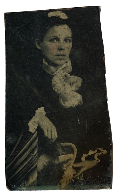 Hand-colored portrait of an unidentified woman