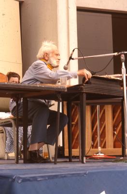 John Jacob Niles performing at an unknown event