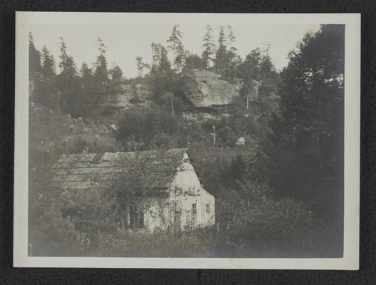 Small house at Giants Coffin