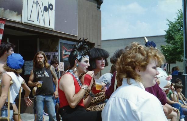 Group of parade watchers in front of Cafe LMNOP at the Lexington Fourth of July parade