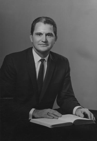 Creech, Glenwood L., Alumnus, B.S., 1941; M.S., 1950, Vice President of University of Kentucky Relations and Professor of Extension Education, Research Specialist in Vocational Education, 1965 - 1973, President of Florida Atlantic University, 1973 - 1983, Photographer: Adam Pepiot Studio