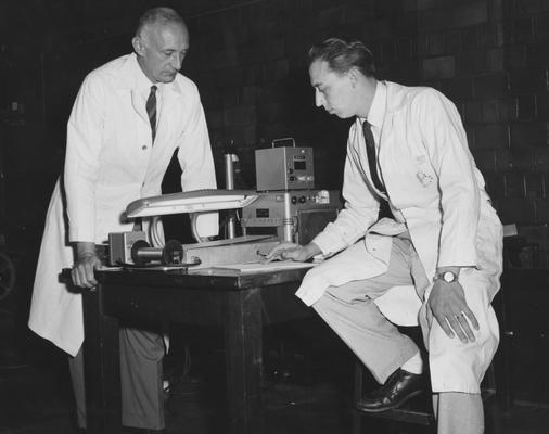 Lange, Carl O., Wenner Gren Aeronautical Research Laboratory, A test set up for investigating the effects of low frequency high amplitude vibration on the human, a combined effort of the Wenner Gren Laboratory and the Aerospace Medical Laboratory, Wright Field, Ohio