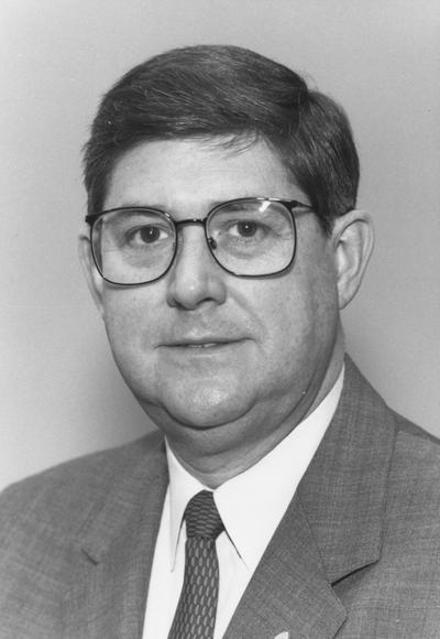 Shoop, Frank, alumnus and member of the 1992 - 2008 Board of Trustees