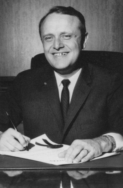 Breathitt, Edward T., b. 1924 d. 14 October 2003, Alumnus, Bachelor of Science, 1948; LL.B., 1950, Governor of Kentucky, 1963 - 1967, Member of Board of Trustees 1964 - 1967, 1981 - 1983, 1992 - 2001