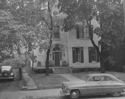 The front of the Sigma Chi house on South Limestone. This building was destroyed in the summer of 1959. Photographer: Mack Hughes