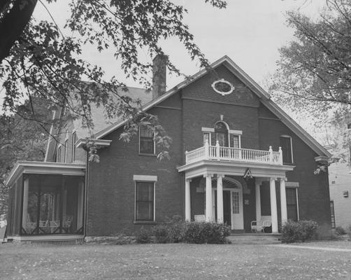 The front of the Alpha Gamma Delta house. Photographer: Mack Hughes