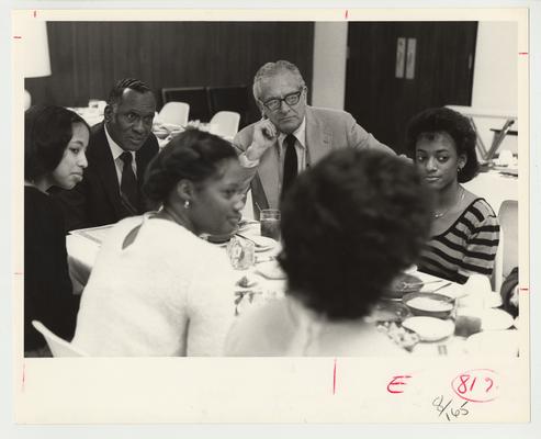 President Singletary; John Smith, the first Minority Vice President at the University of Kentucky; and unidentified Black House students are sitting around a table and talking
