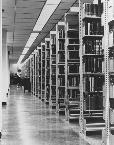 Margaret I. King south additions-- stacks and study carrel area. Credited to the University of Kentucky Information Services