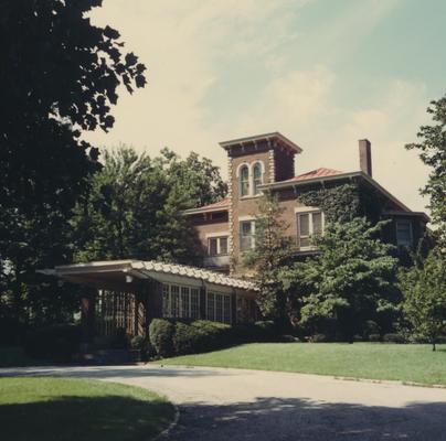 View of Maxwell Place from the front driveway