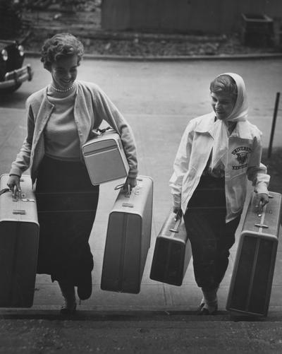 Two women moving into Patterson Hall